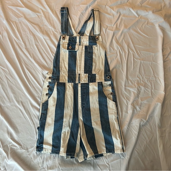 Levi’s Silver Tab Short Overalls Size Smalll - Picture 2 of 8